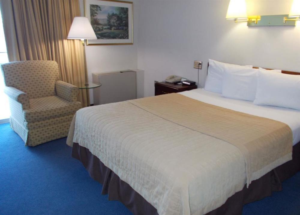 Americas Best Value Inn - Campus View Eau Claire Oda fotoğraf