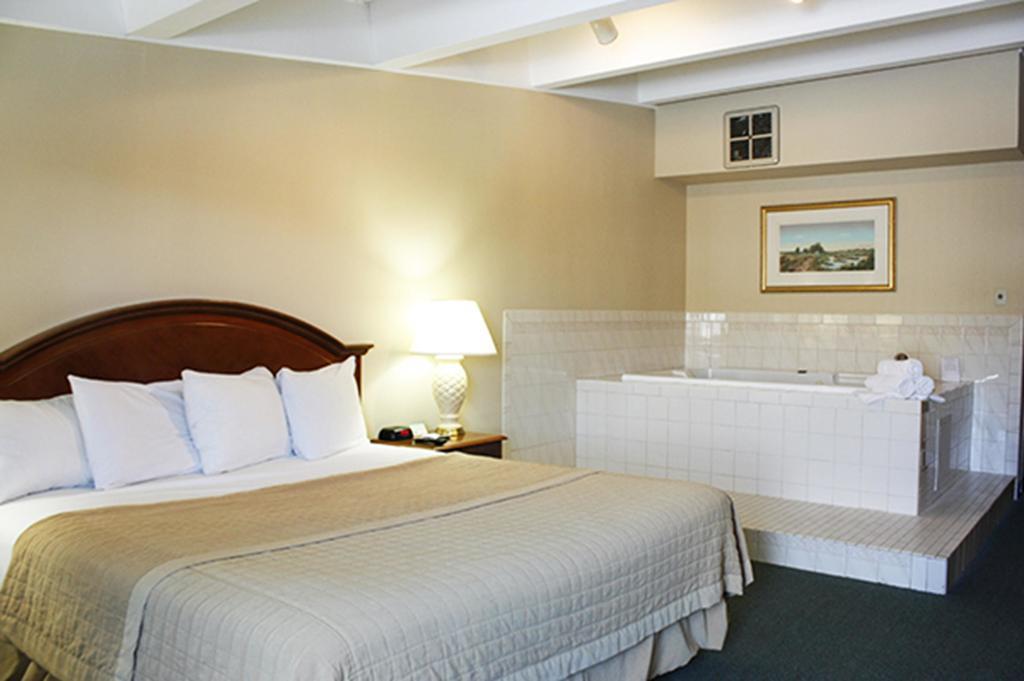 Americas Best Value Inn - Campus View Eau Claire Dış mekan fotoğraf