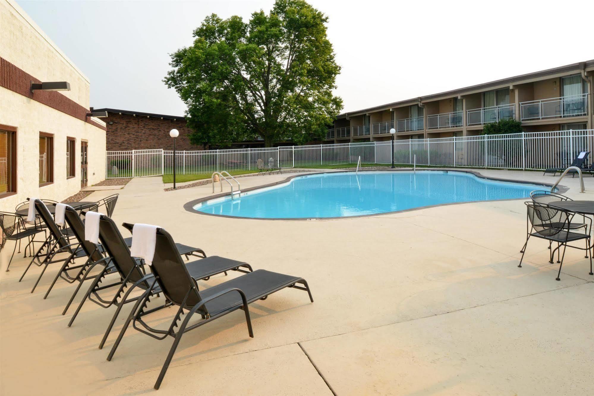 Americas Best Value Inn - Campus View Eau Claire Dış mekan fotoğraf