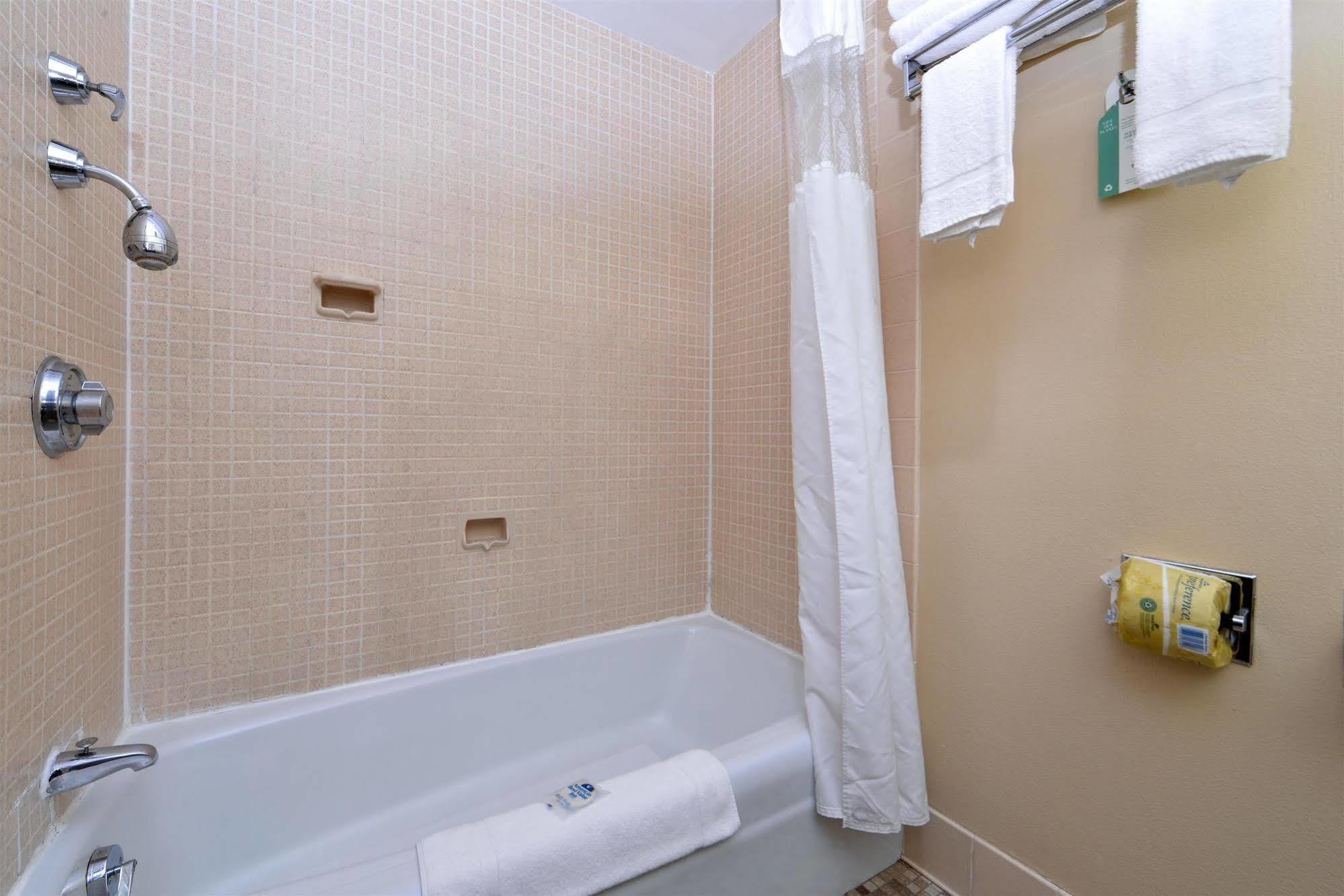 Americas Best Value Inn - Campus View Eau Claire Dış mekan fotoğraf