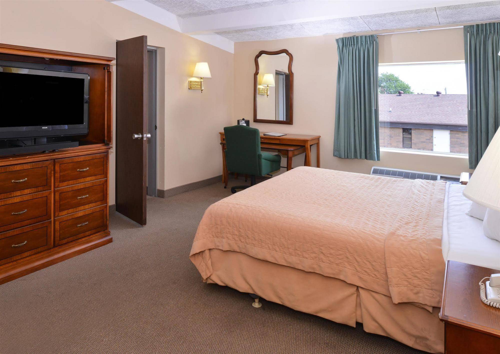 Americas Best Value Inn - Campus View Eau Claire Dış mekan fotoğraf
